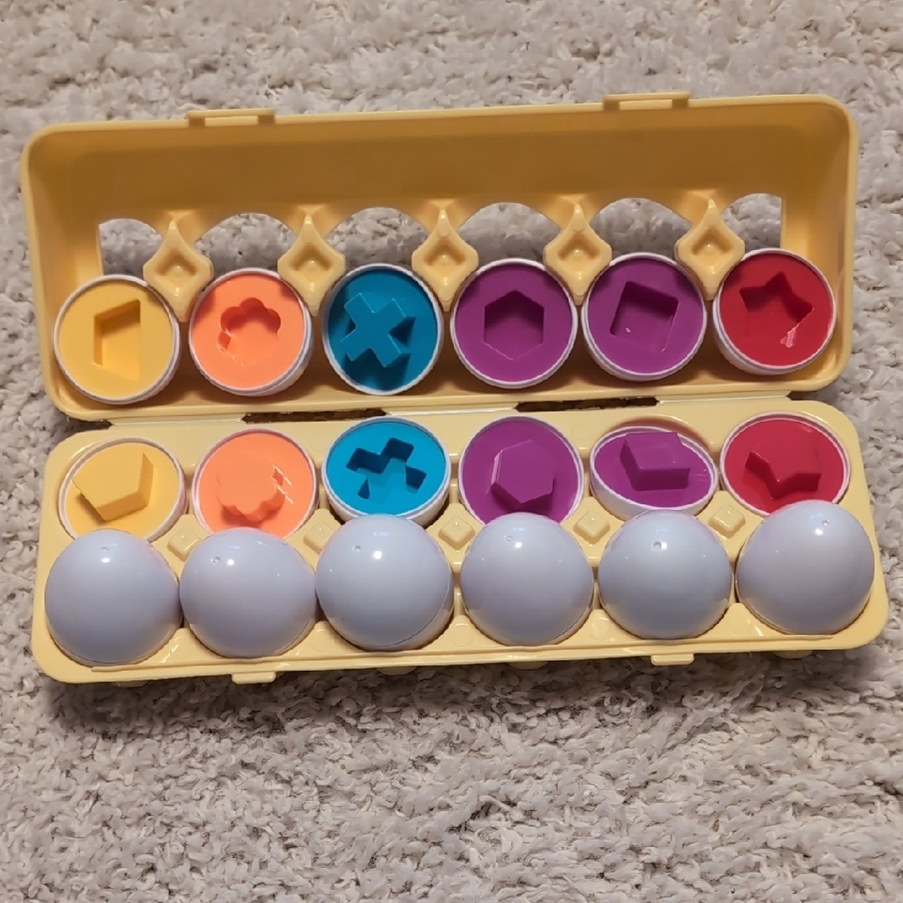 Shape Sorting Egg Kit - Yellow Case with Multicolored Inserts - Picture 1 of 2